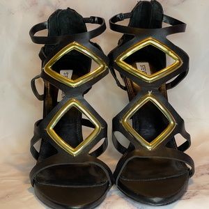 Steve Madden; Sandal Heels Back andGold